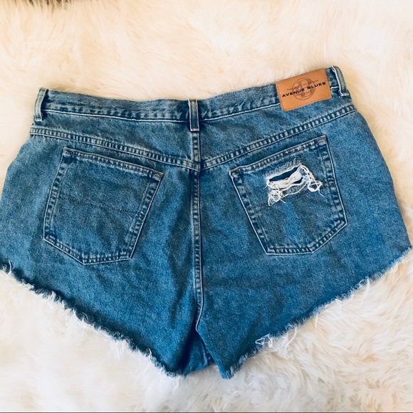 Vintage Distressed Denim High-waisted Shorts - Picture 3 of 3